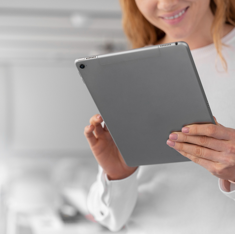 Dziewczyna z tabletem